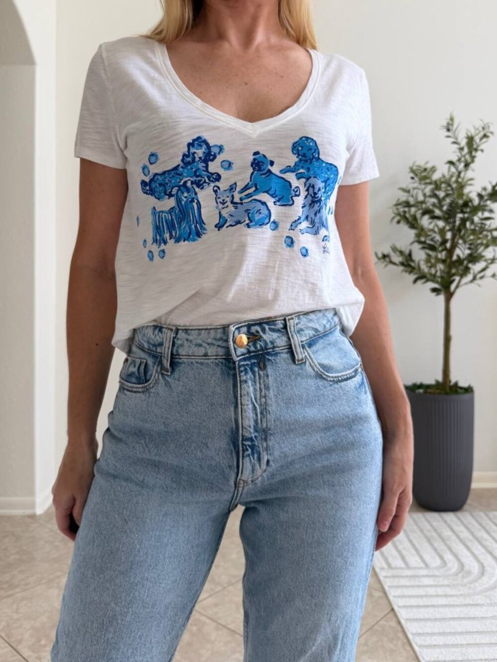 NWT Lilly Pulitzer Etta Top Resort White Ruff Night Dog Graphic Tee Size S